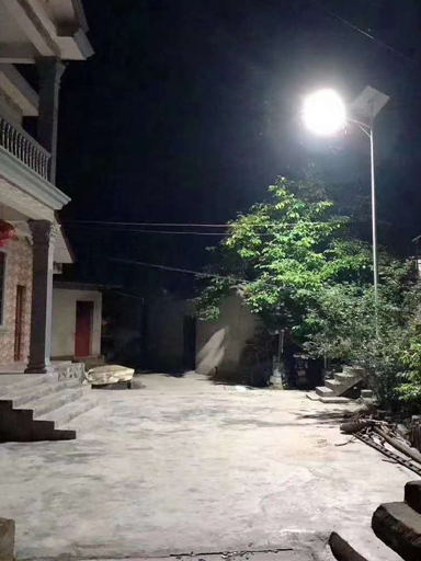 安装上了太阳能路灯不但点亮了我们乡村的漆黑夜晚可以说是太阳能路灯