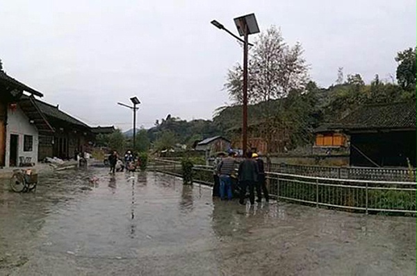 太阳能仿古路灯 仿古太阳能庭院灯 南德太阳能路灯厂家