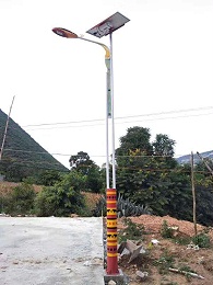 告别手动开关，太阳能路灯凭光控、时控、遥控实现省心照明