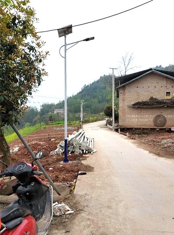 河南太阳能路灯_锂电池太阳能路灯_南德太阳能路灯厂家