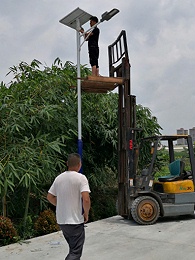 贵州遵义余庆:爱心人捐赠南德太阳能路灯 照亮村子的夜里