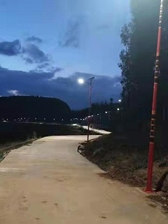 农村太阳能路灯厂家：南德乡村照明方案与安装案例