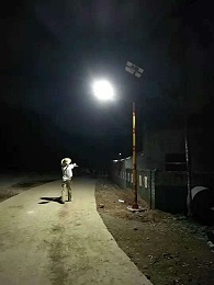 红花岗区全域公益亮化，南德路灯显风光