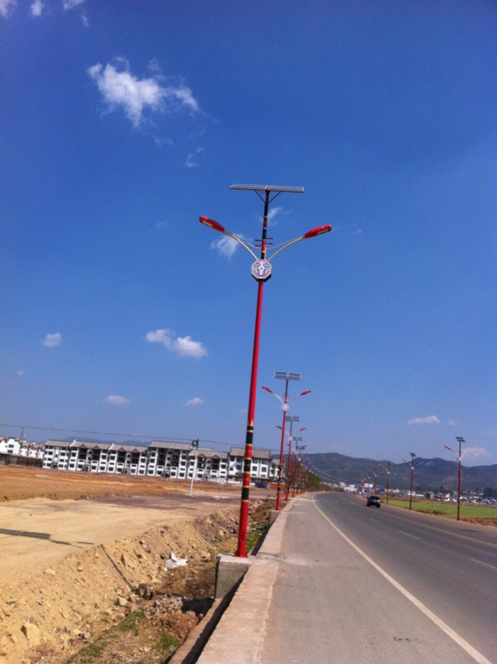 太阳能路灯厂家_太阳能路灯厂家哪里好_南德太阳能特色路灯