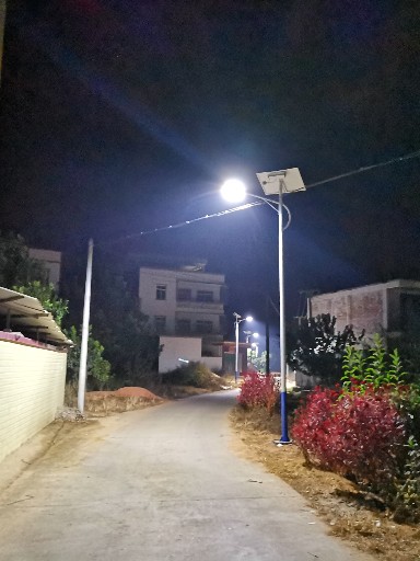 乡村太阳能路灯“建得好”更要“管得好”！
