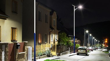 一体化太阳能路灯与市电路灯对比