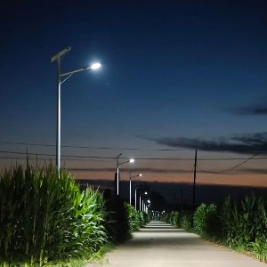 太阳能路灯如何应对阴雨天气？揭秘中山南德太阳能灯饰有限公司的解决方案