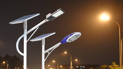 LED太阳能路灯费用与电力路灯费用得比较