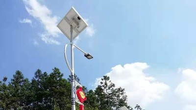 按场景选太阳能离网照明厂家：储能系统与特色路灯供应商推荐
