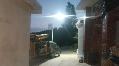 吴圩镇：“太阳能路灯”亮了回家路，暖了村民心