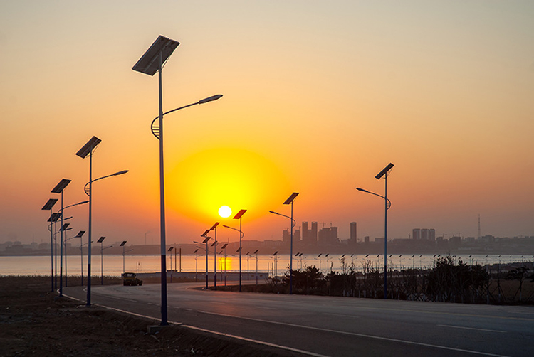 太阳能路灯_太阳能路灯灯具_南德太阳能路灯厂家