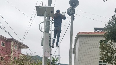 河池184盏太阳能路灯“换新装”