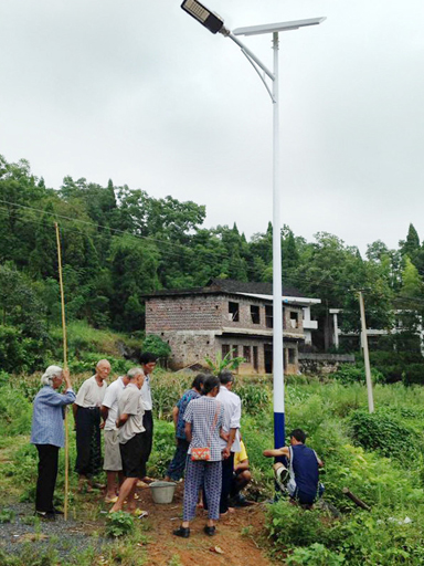 四川宜宾市西郊苗木基地五村：太阳能路灯点亮数千人民群众的心